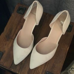 Pointed toe heels!
